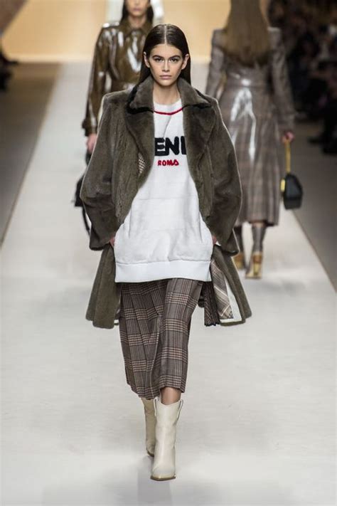 fendi sfilata autunno inverno 2019|fendi clothing.